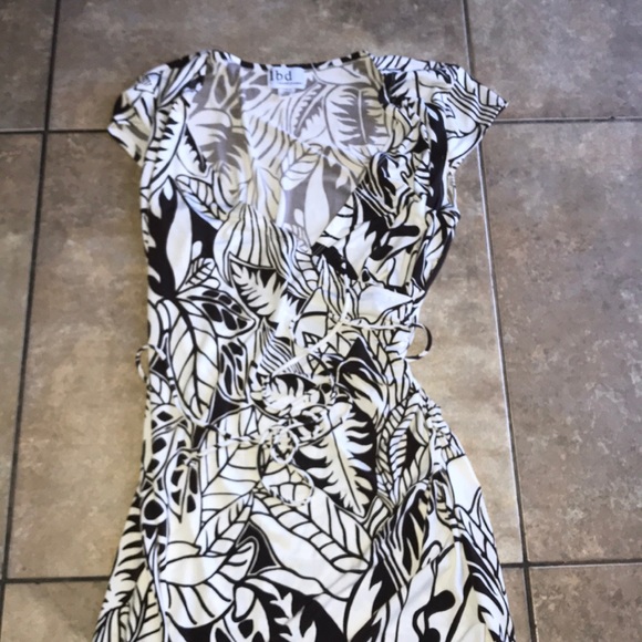 Dress - Picture 2 of 4